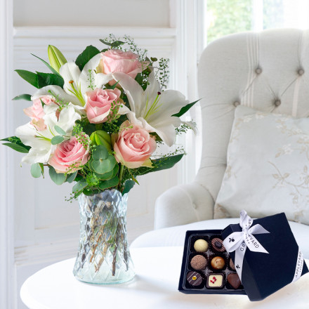 Simply Pink Rose & Lily & 9 Appleyard Truffles