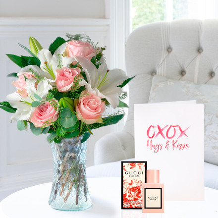 Simply Pink Rose & Lily, Gucci Bloom Eau de Parfum (30ml) & Romance Card