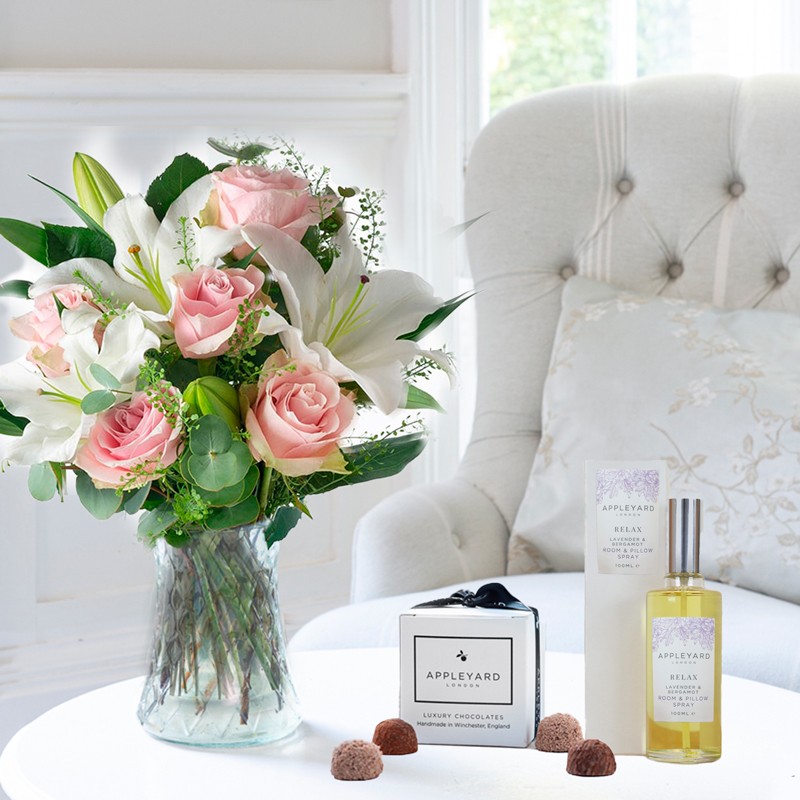 Simply Pink Rose & Lily, 6 Mixed Truffles & English Lavender Room Spray (100ml)