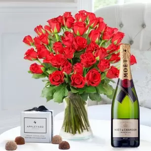 50 Roses, Moët & Chandon & 6 Mixed Truffles