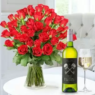 50 Red Roses & Clef D'Argent Sauvignon Blanc (75cl)
