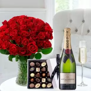 50 Red Roses, Moët & Chandon & 25 Chocolates 