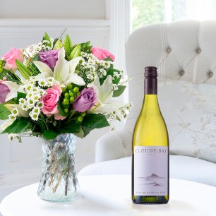 Chantilly & Cloudy Bay Sauvignon Blanc (75cl)