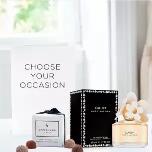 Marc Jacobs Daisy Eau de Toilette (50ml), 6 Mixed Truffles & Occasion Card