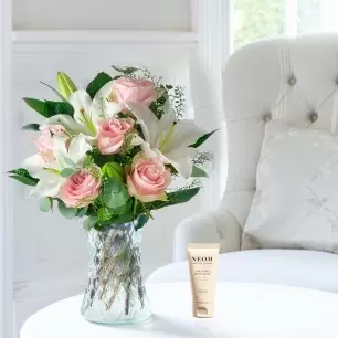 Simply Pink Rose & Lily, Vase & Neom Handbalm